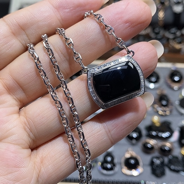 翡翠18K金镶嵌颈饰闫**妞缅甸翡翠