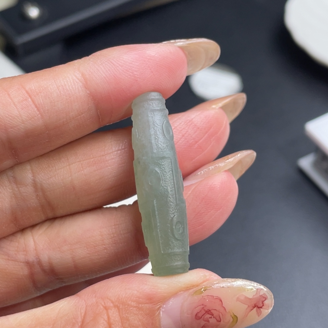 定制翡翠未镶嵌天珠