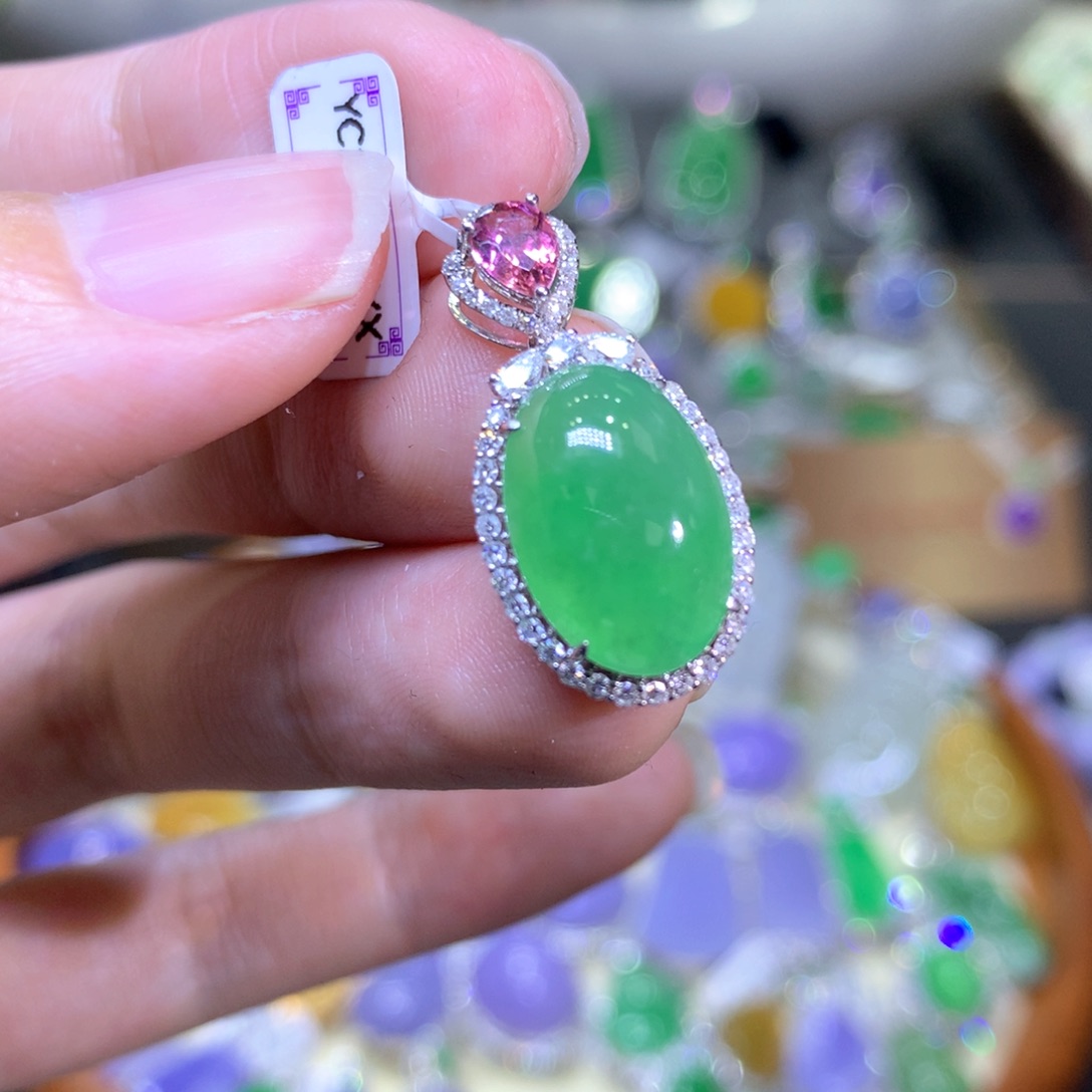 【闪购商品】翡翠颈饰18K金镶嵌翡翠吊坠项链