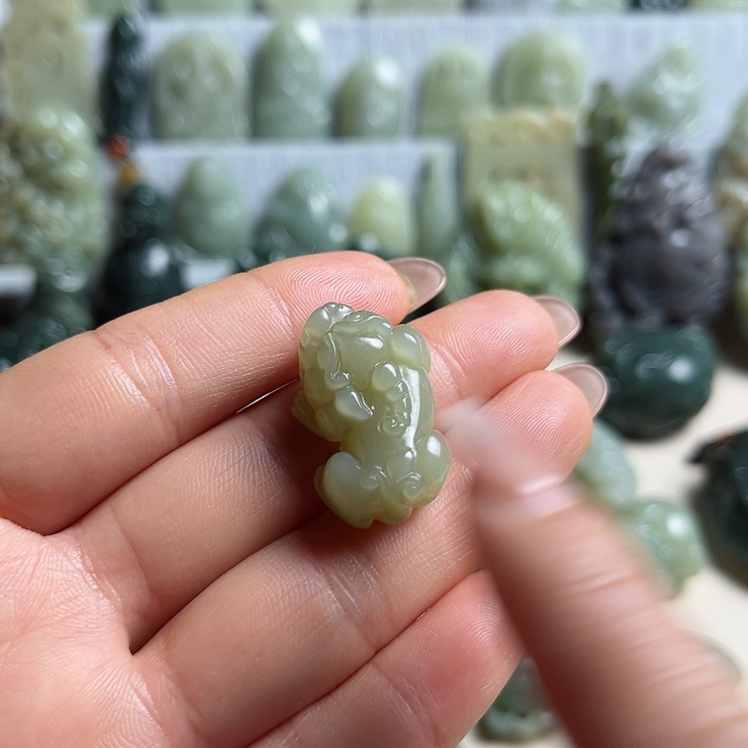 和田玉未镶嵌挂件