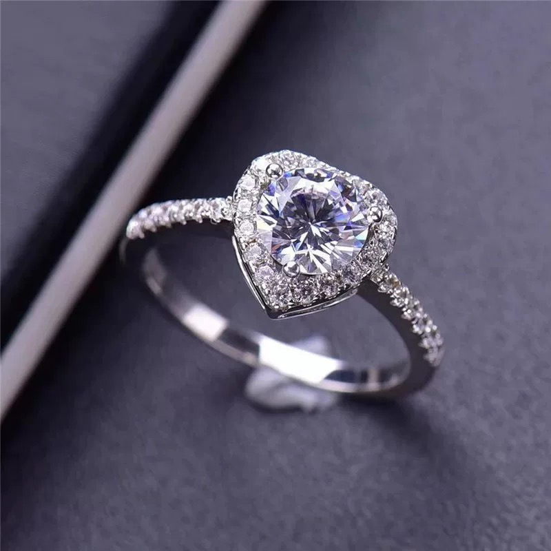 925银莫桑石戒指 925银莫桑石 一心一意