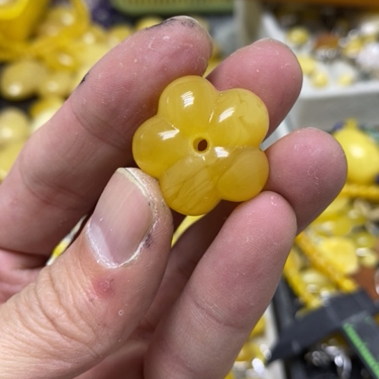 蜜蜡裸石未镶嵌吊坠