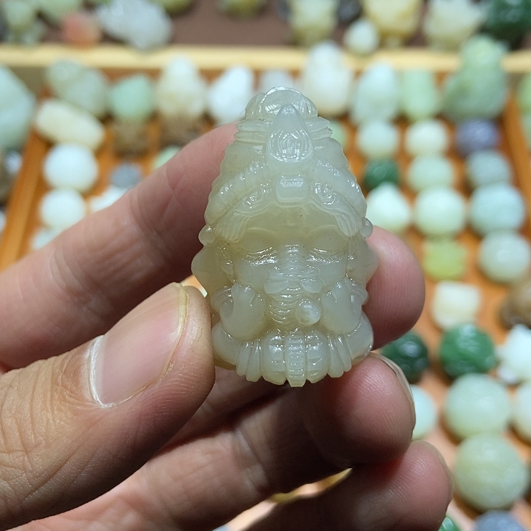 春****和田玉未镶嵌颈饰定制