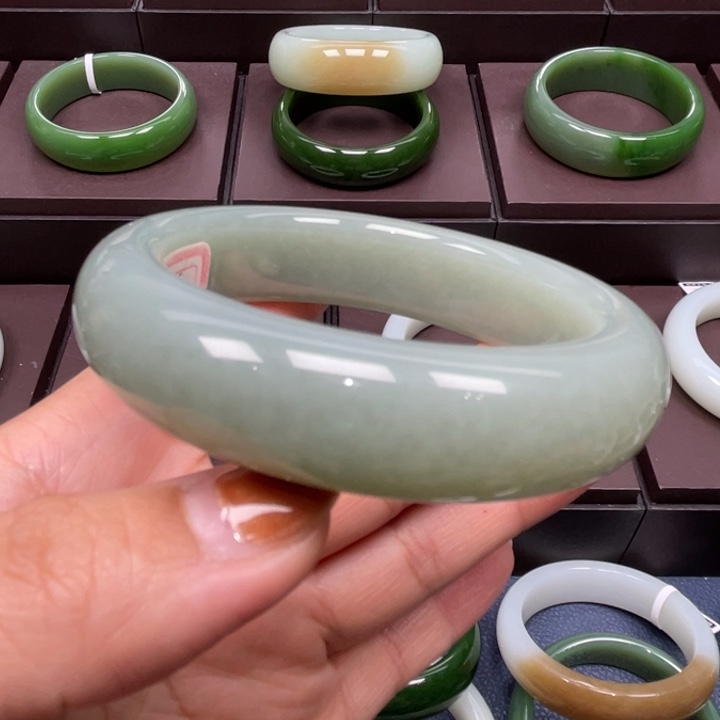 和田玉未镶嵌手镯