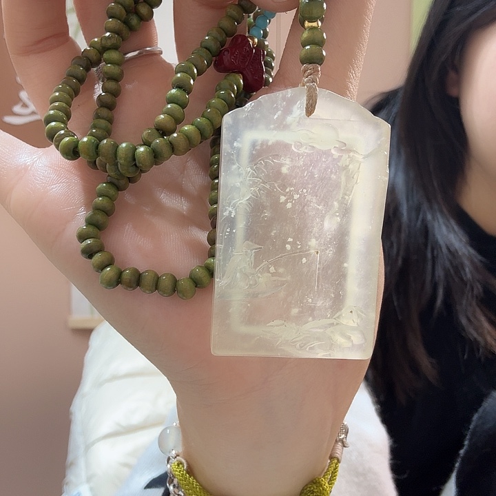 蛇纹石玉未镶嵌颈饰