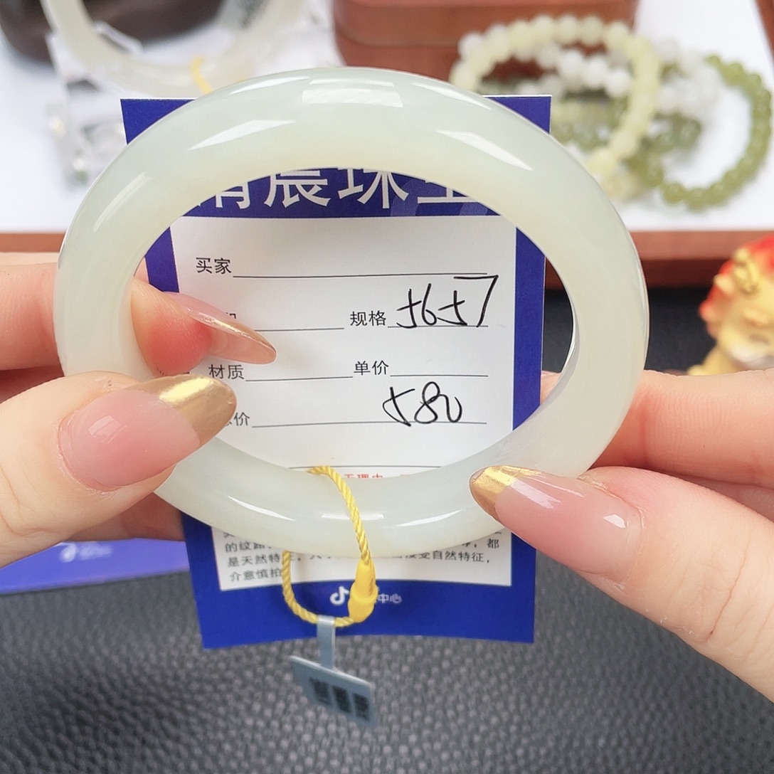 和田玉未镶嵌手镯