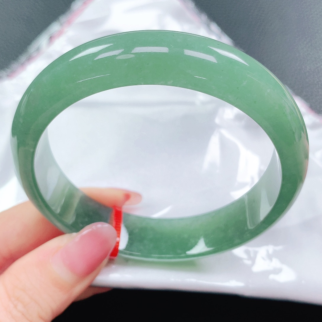 翡翠手镯未镶嵌59圈