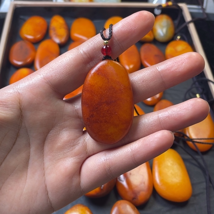 重***哥和田玉未镶嵌颈饰