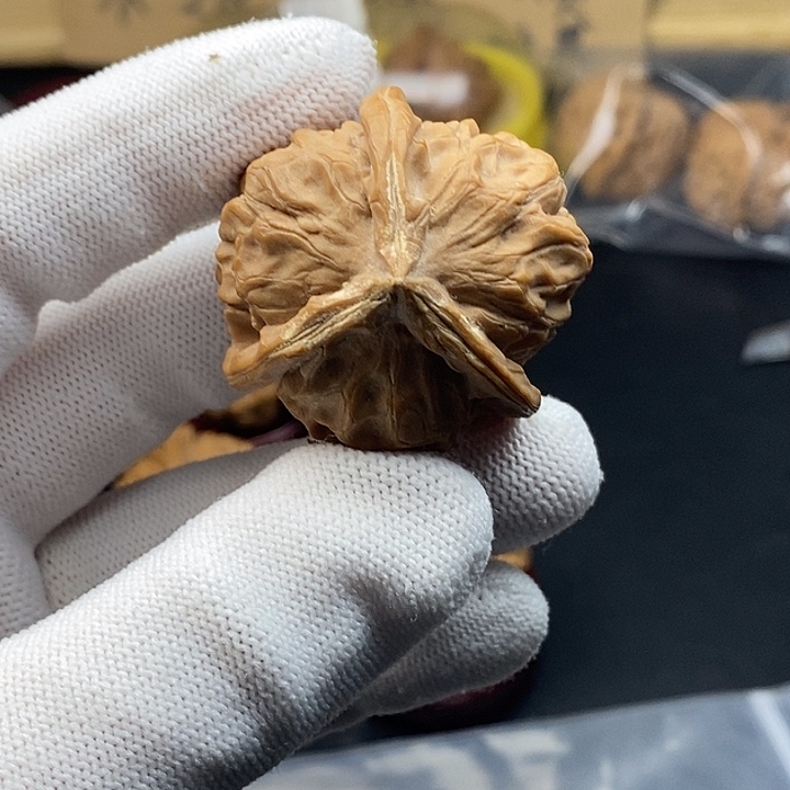 是***辰文玩核桃吊坠有修不退不换