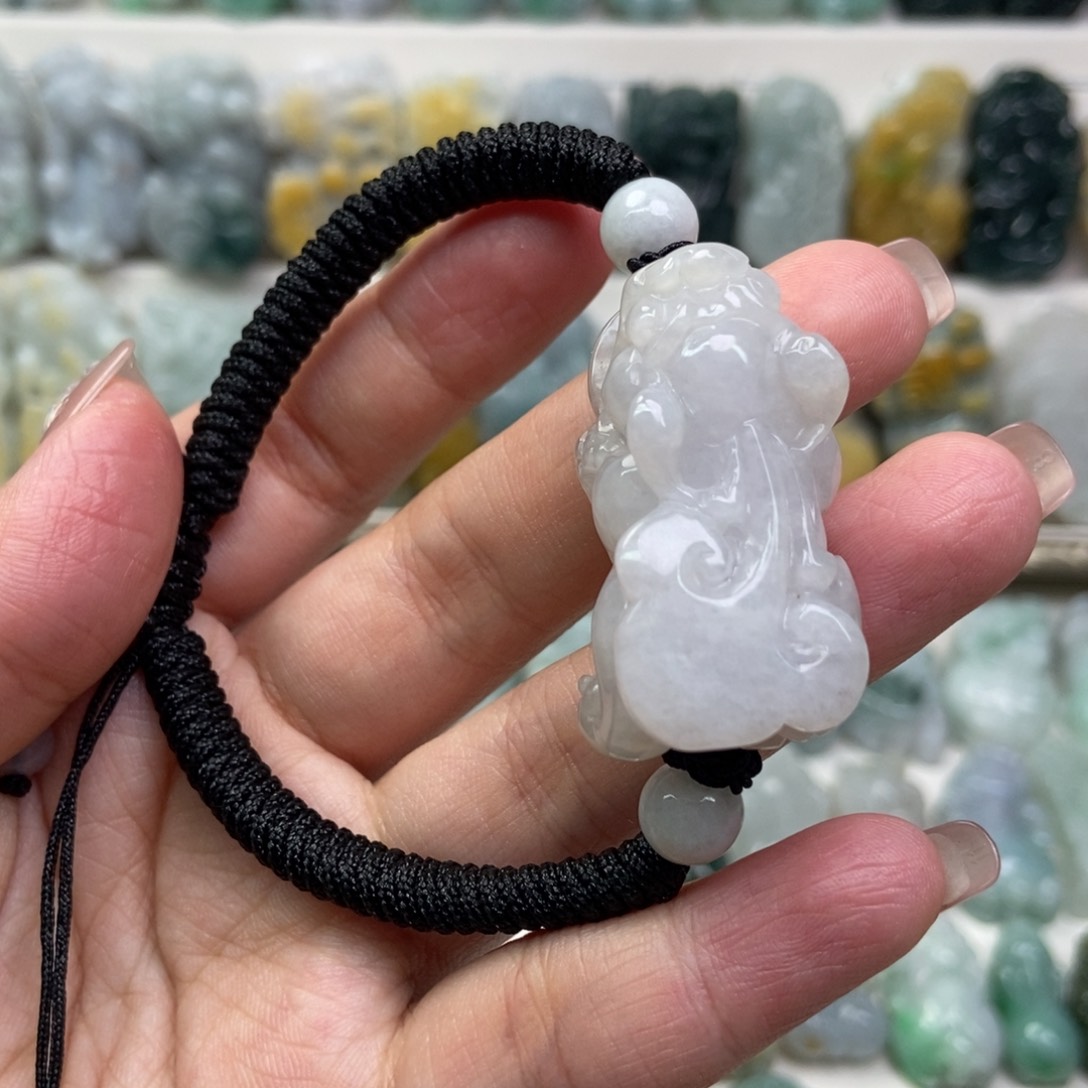 翡翠吊坠(赠链)未镶嵌