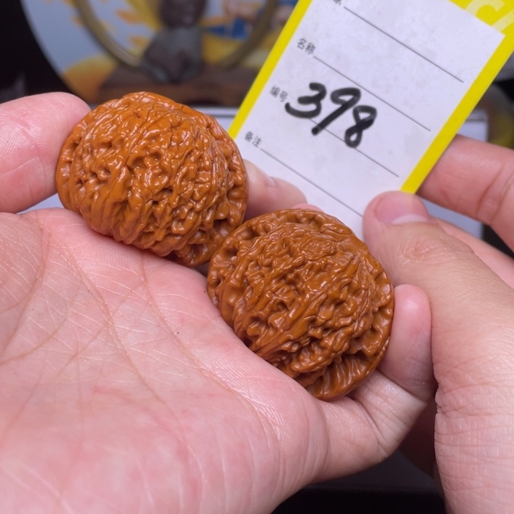 文玩核桃吊坠白狮子 398 42