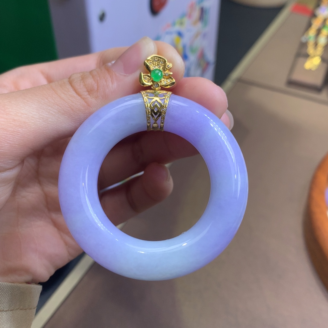 翡翠18K金镶嵌颈饰翡翠