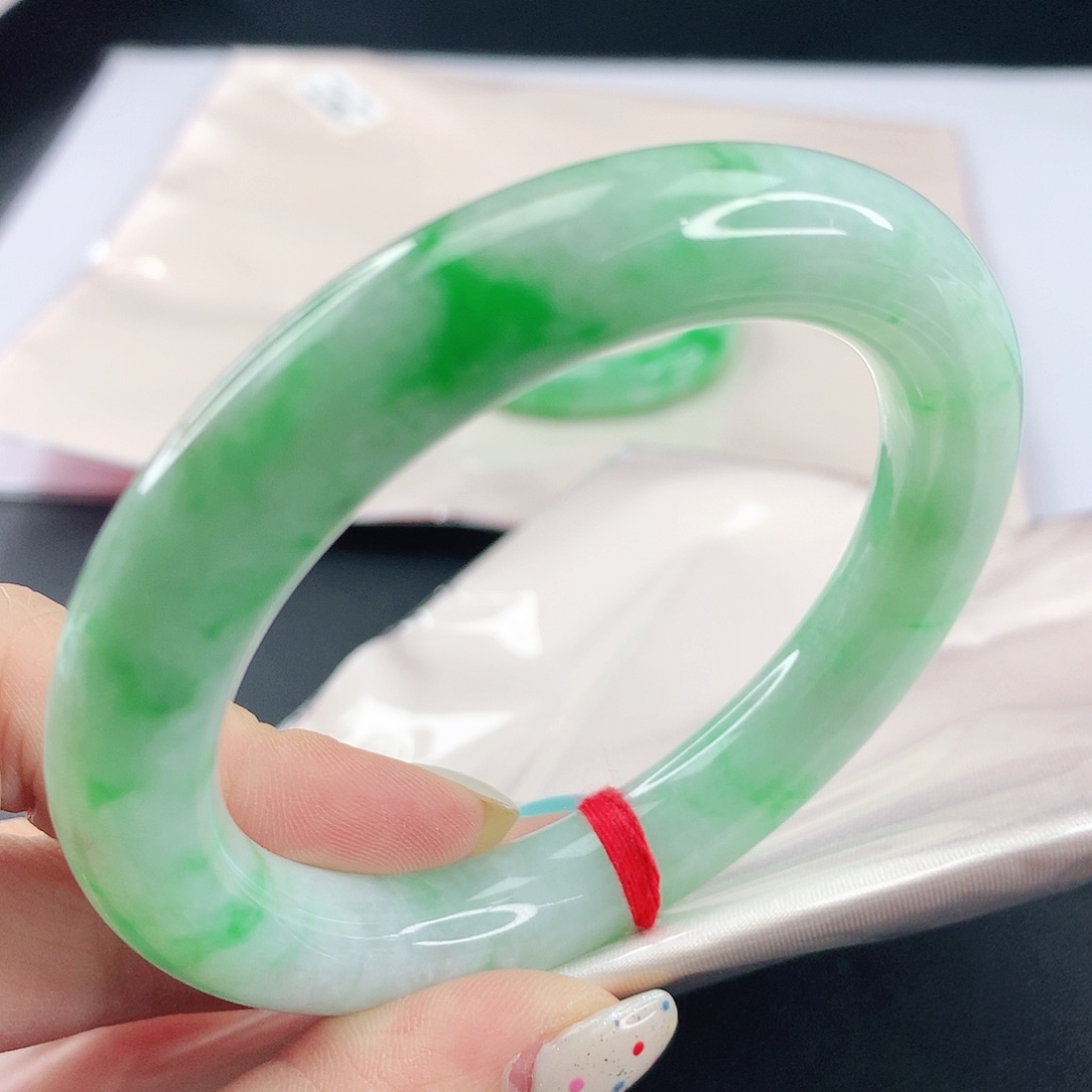 翡翠未镶嵌手镯，522