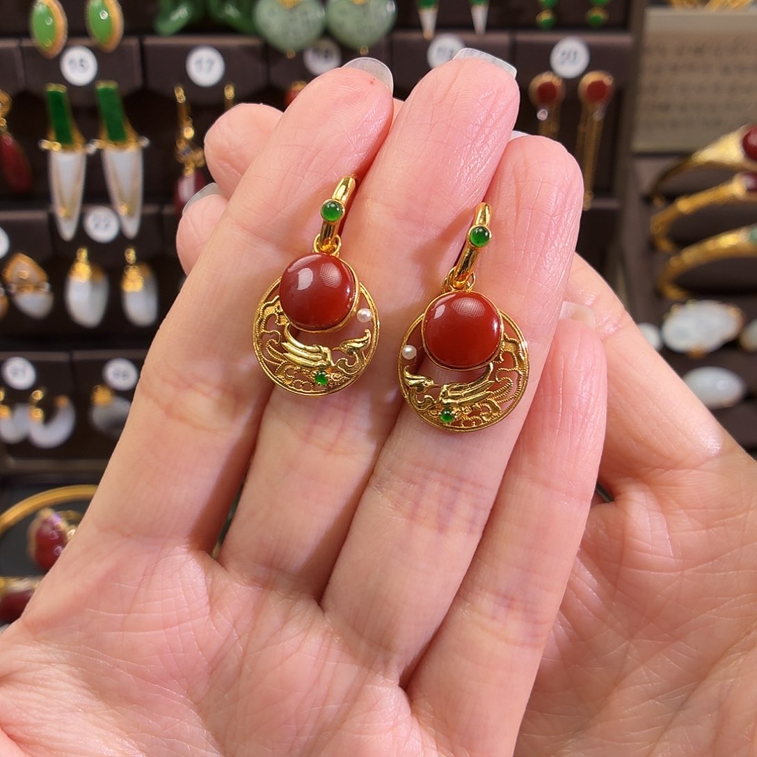 18K金镶嵌耳饰南红玛瑙熙**攘