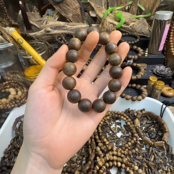 用***6沉香碎屑沉香海南莺歌绿1.4大21克➕沉香碎屑多样性