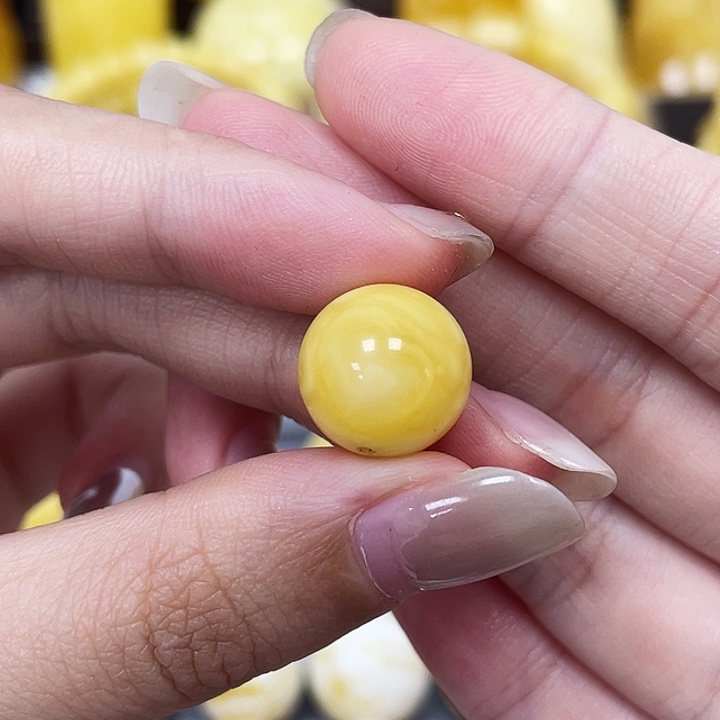 琥珀未镶嵌裸石13mm浓蜡圆珠瑕 480