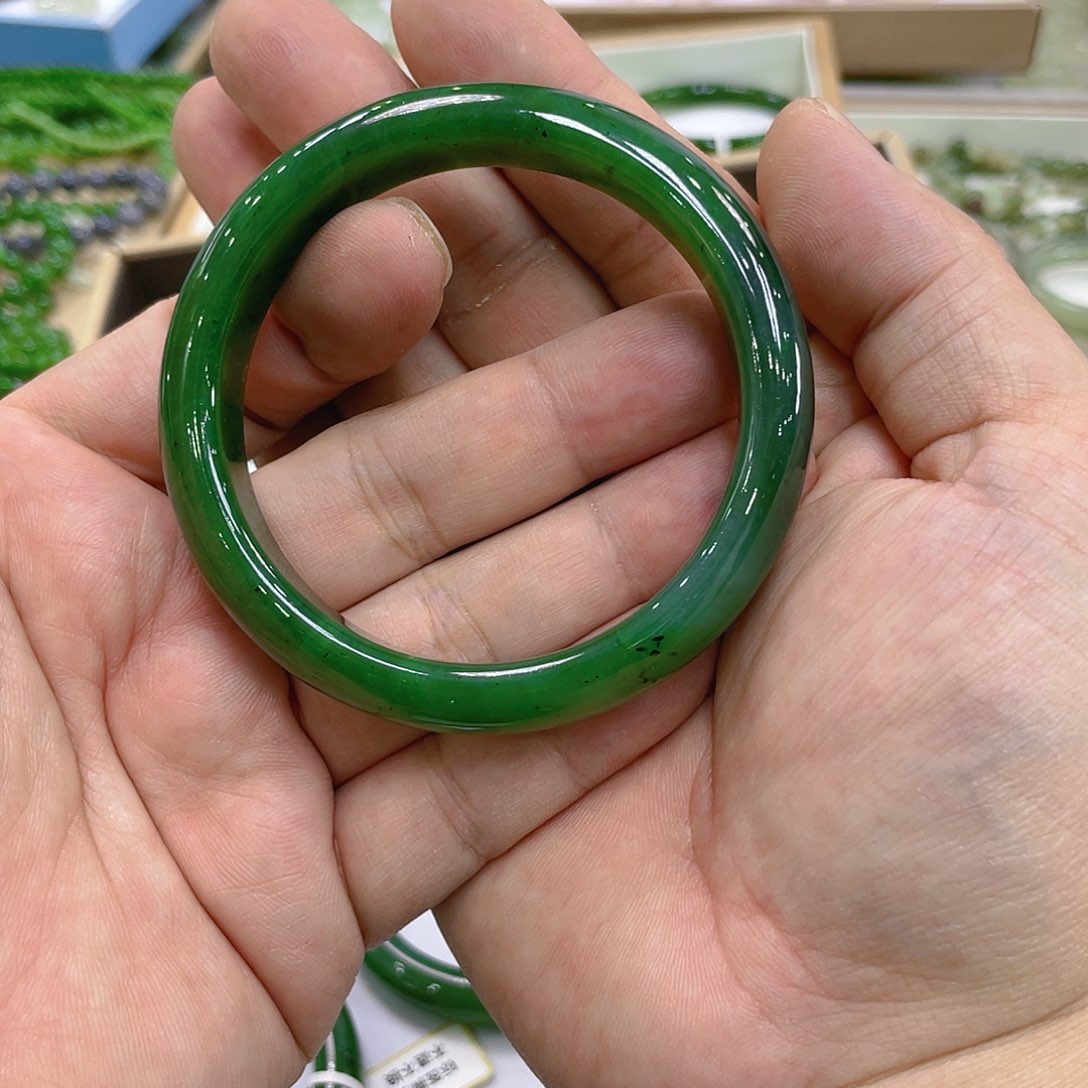 和田玉（碧玉）手镯未镶嵌