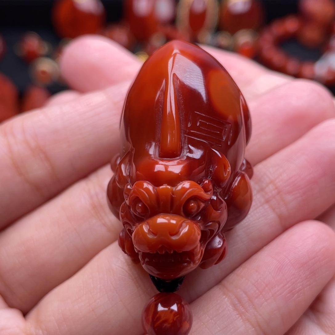 南红玛瑙未镶嵌珠宝奇石貔貅吊坠