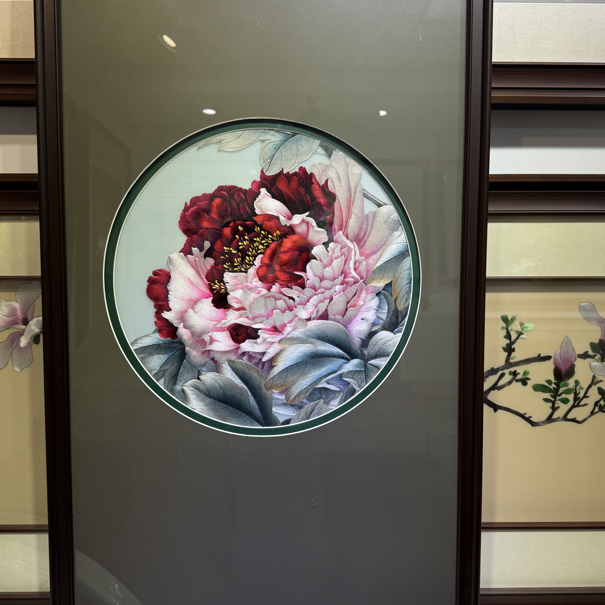 手工刺绣单面绣牡丹国色天香1-2丝工艺带框57-105左右