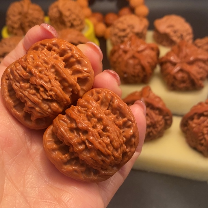 桃核吊坠来**爹工艺核桃