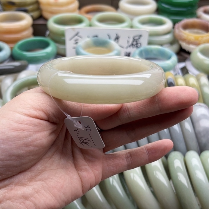 石英质玉手镯未镶嵌晓*
