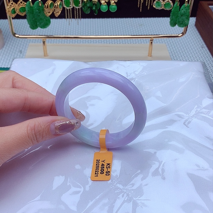 翡翠手镯未镶嵌翡翠