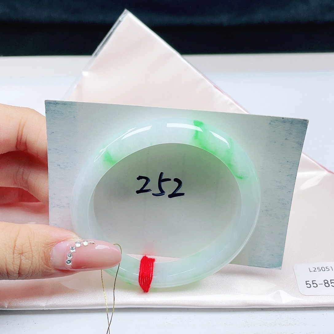 翡翠未镶嵌手镯 贵妃55+