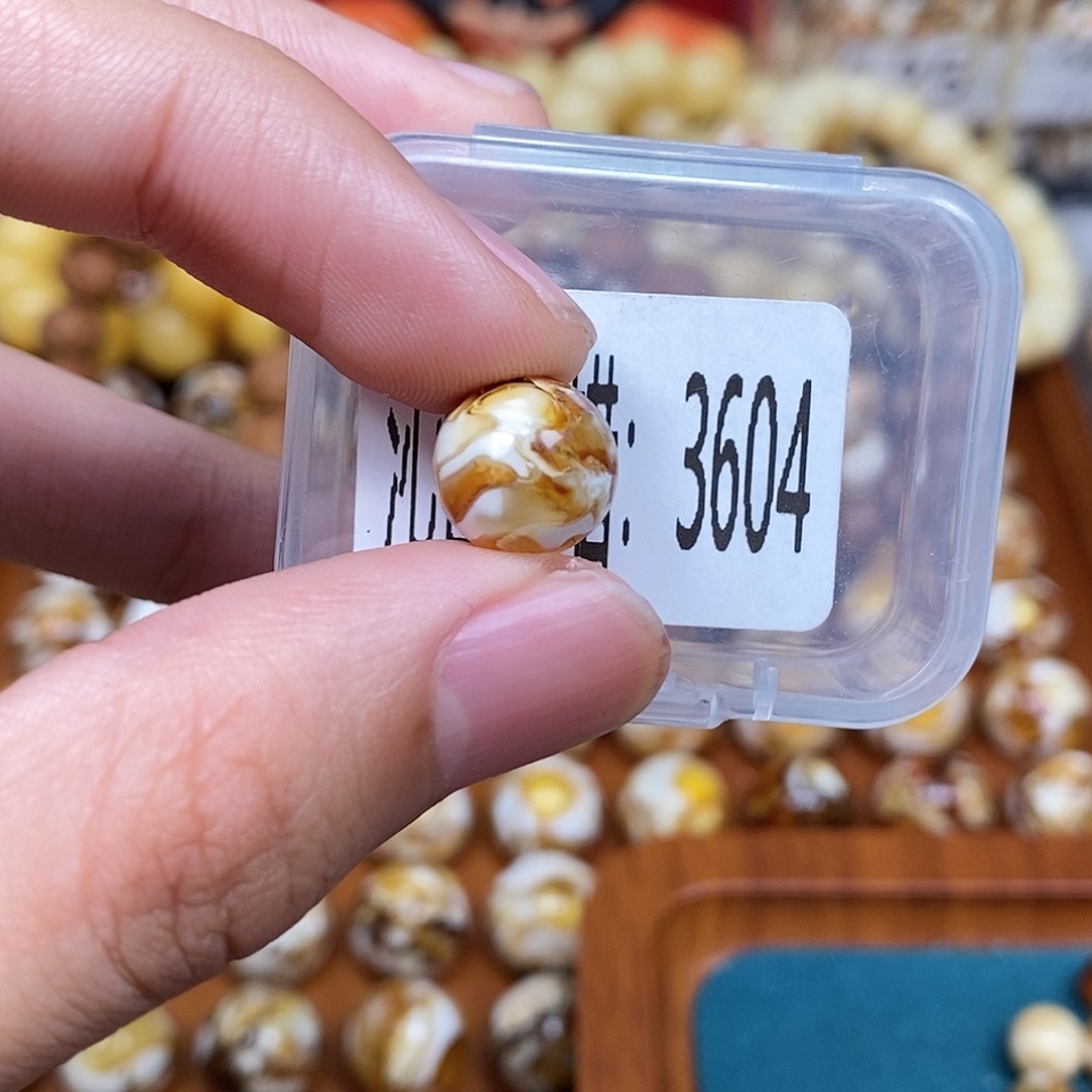 蜜蜡未镶嵌珠宝奇石3604