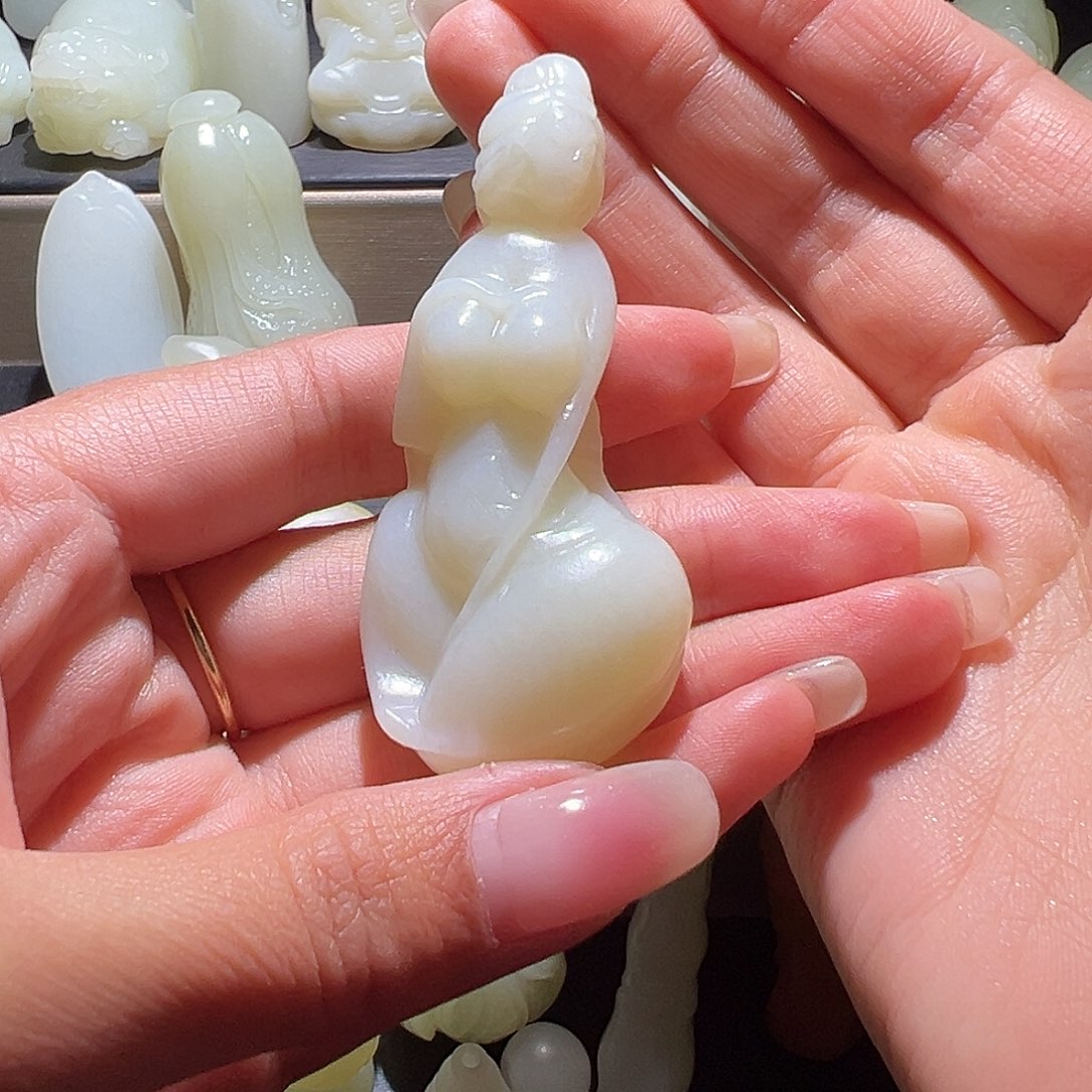 光***落和田玉未镶嵌颈饰