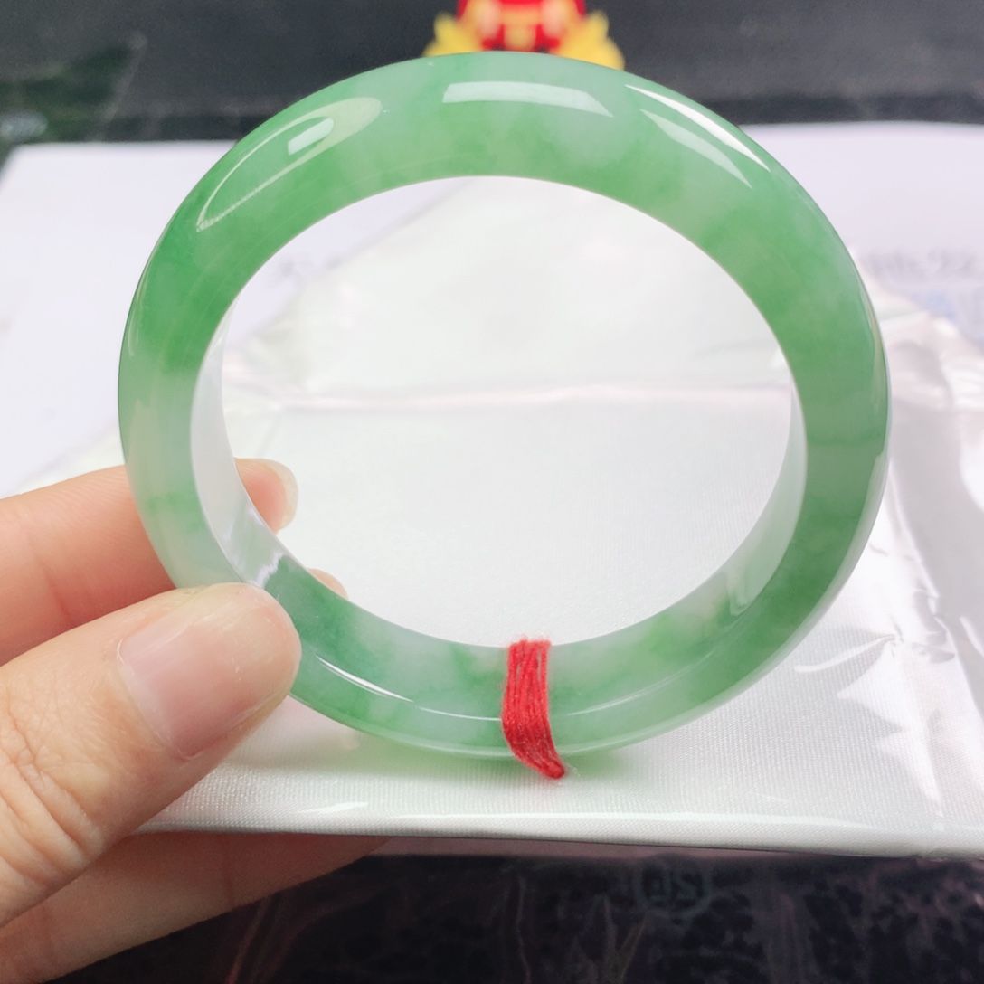 翡翠未镶嵌手镯正