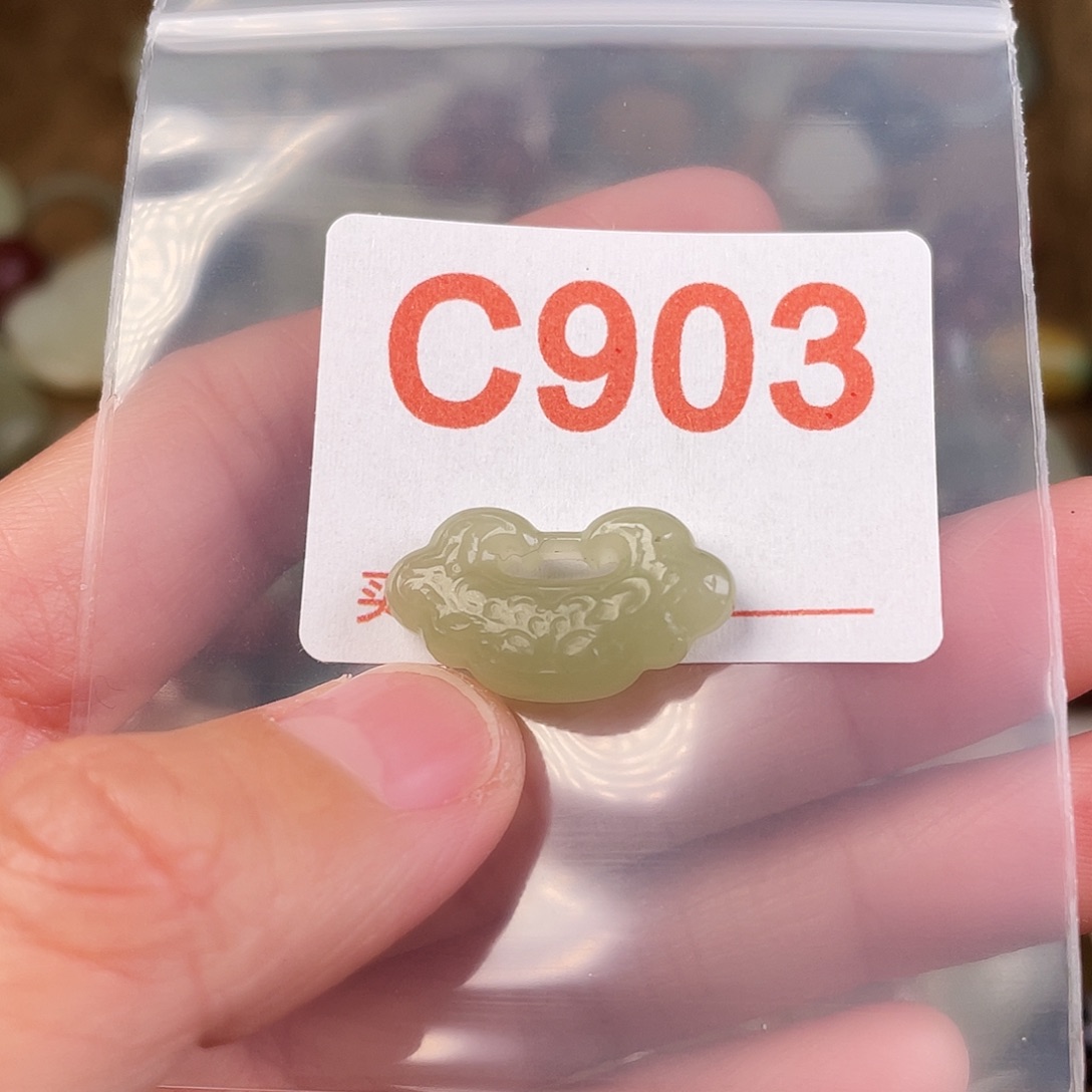 开***化和田玉（糖玉）未镶嵌颈饰