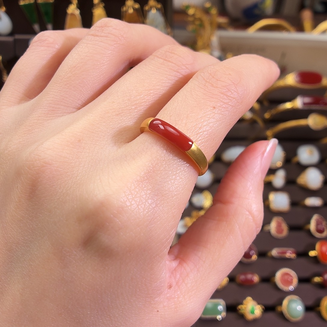 18K金镶嵌戒指南红玛瑙