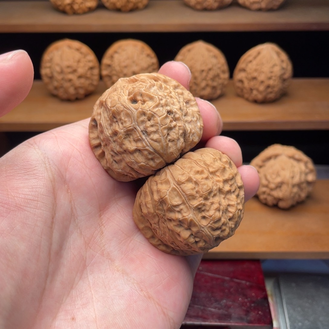 文玩核桃把件43精配原装红皮凹底南瓜墩50克