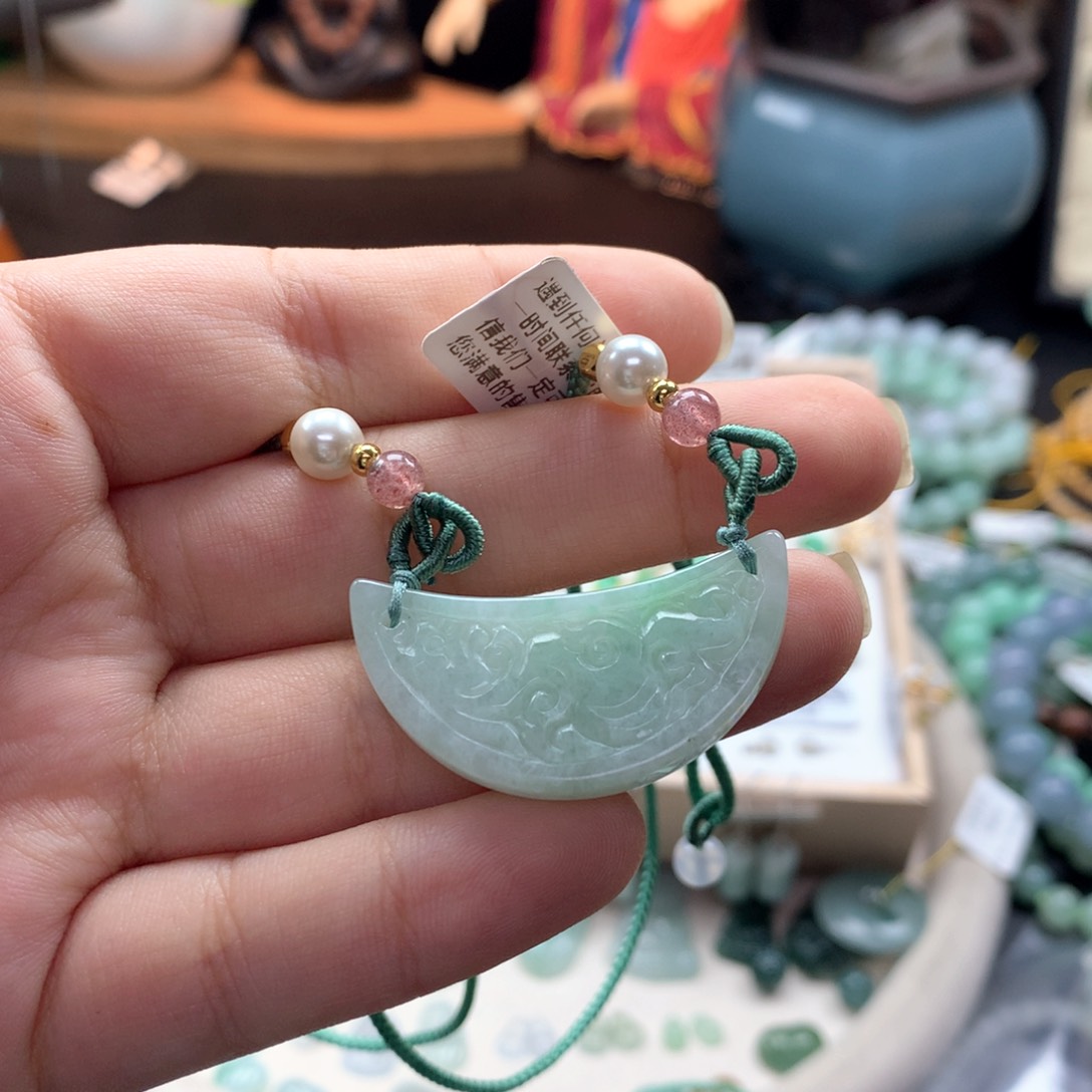 颈饰未镶嵌翡翠考****~