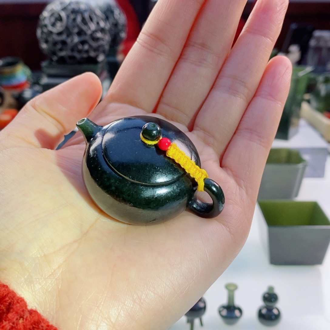 和田玉（青玉）摆件未镶嵌把把壶