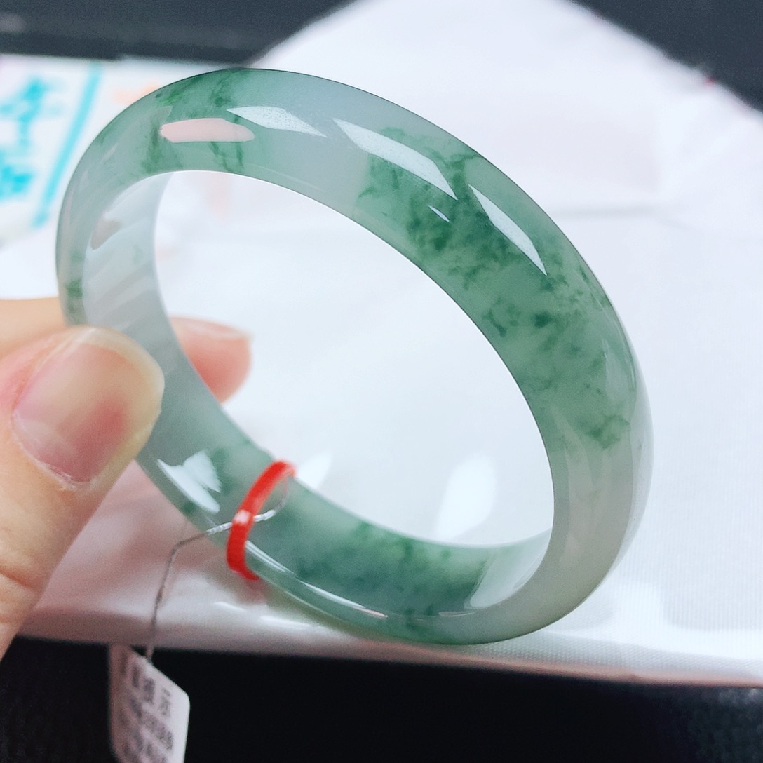 翡翠手镯未镶嵌53贵