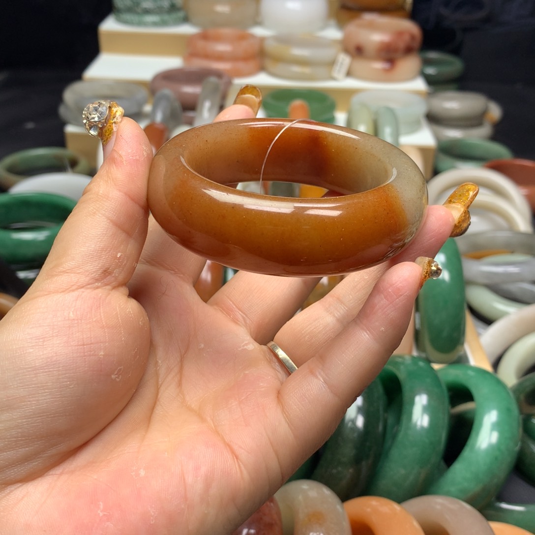 石英质玉手镯未镶嵌