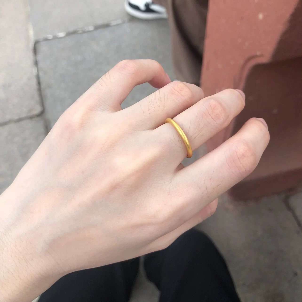 钛钢戒指 古法实心小素圈金色可遇水戒指中指叠戴