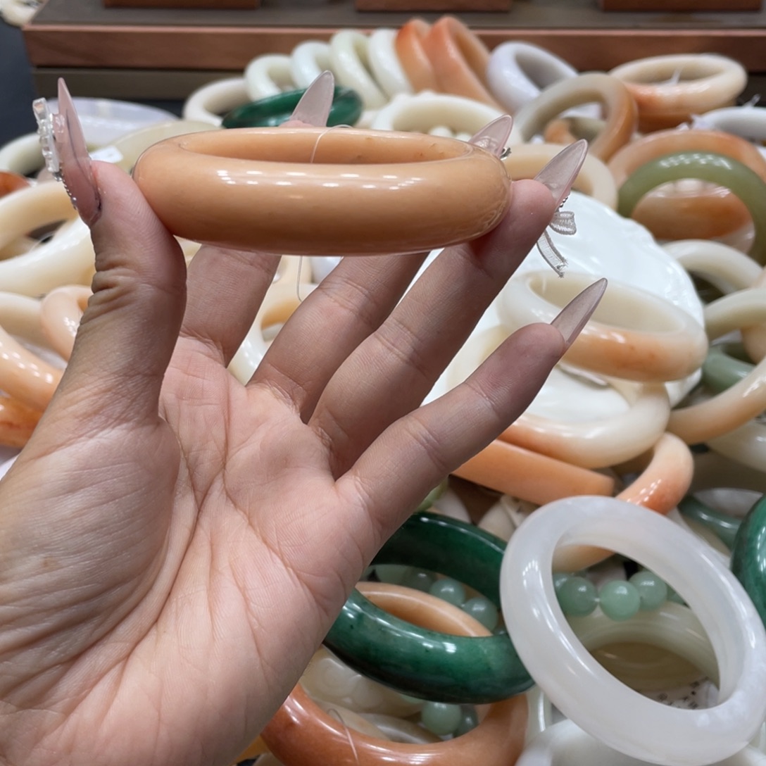 y***y石英质玉手镯未镶嵌