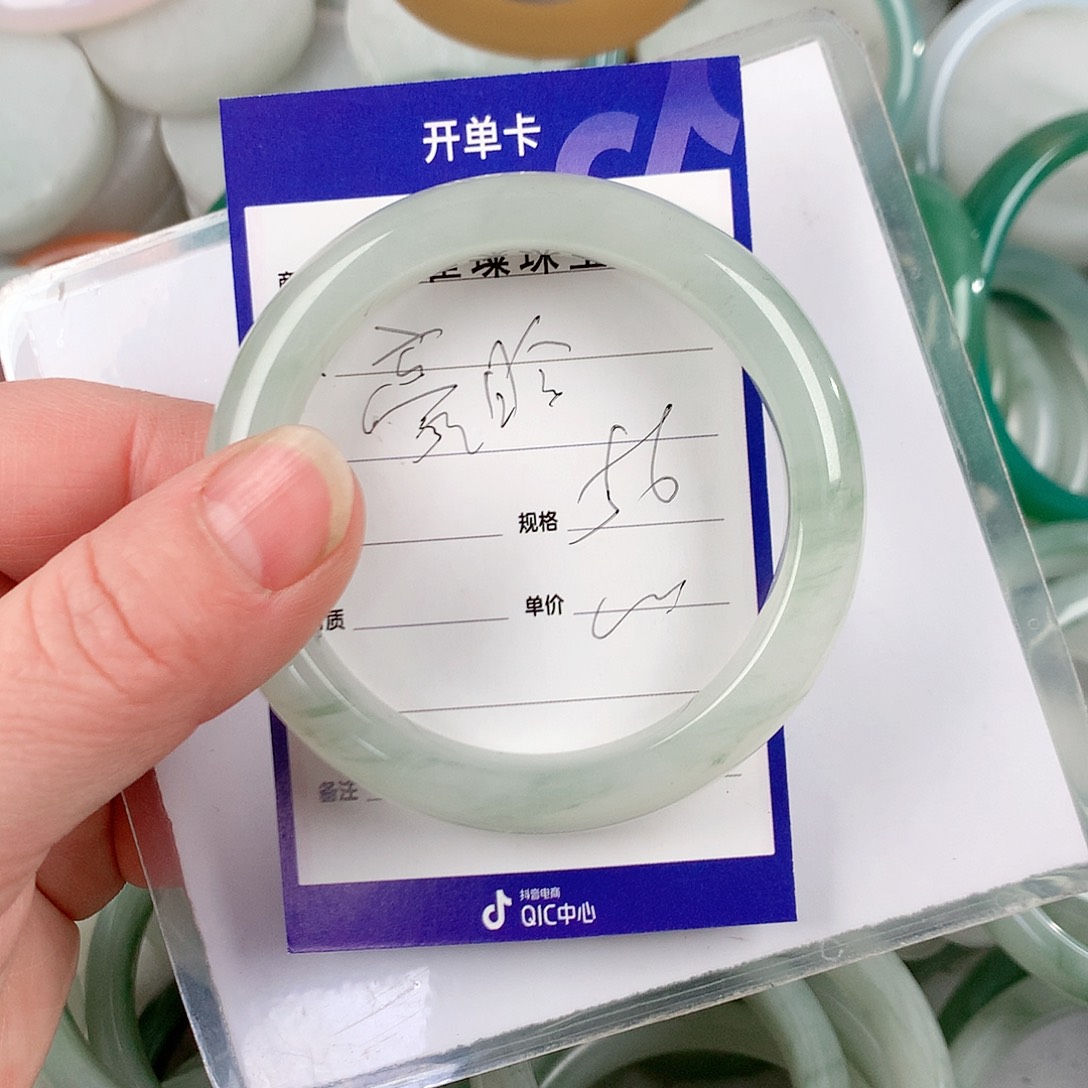 石英质玉手镯未镶嵌豪****妈