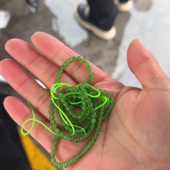和田玉颈饰未镶嵌俄罗斯卡4苹果绿，很小少点