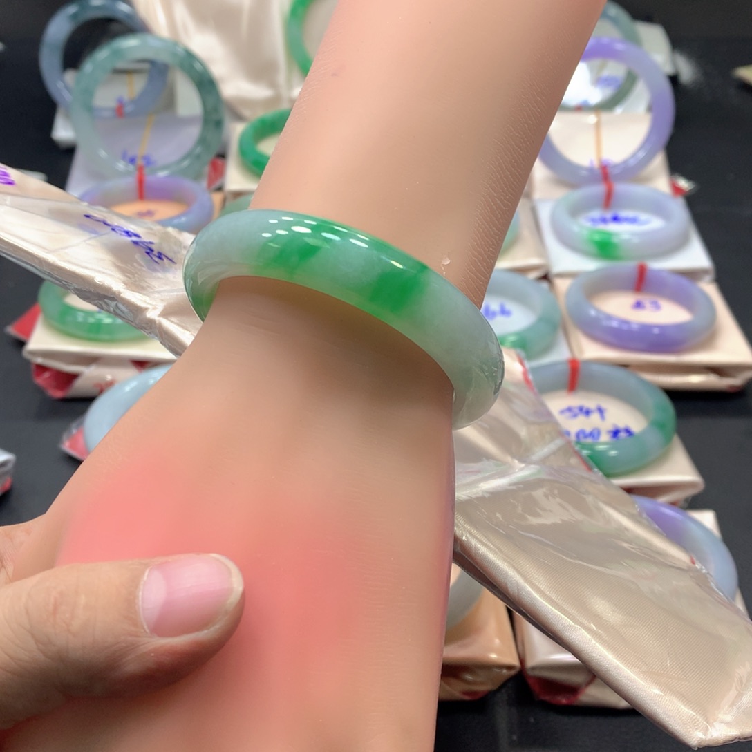 翡翠未镶嵌手镯翡翠