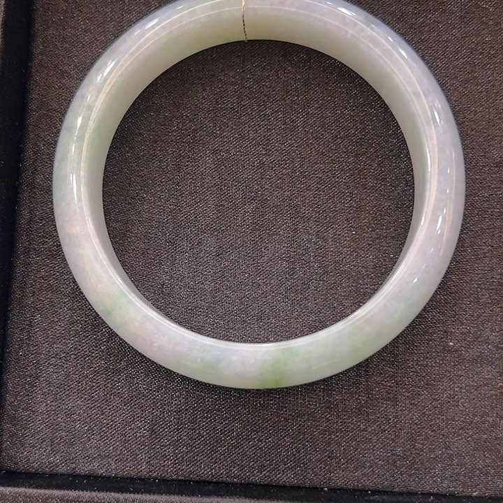 翡翠手镯未镶嵌翡翠手镯