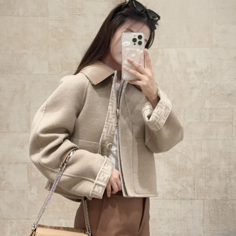 未使用 FENDI/芬迪 燕麦色双面穿短款羊毛大衣 42码 GM005898