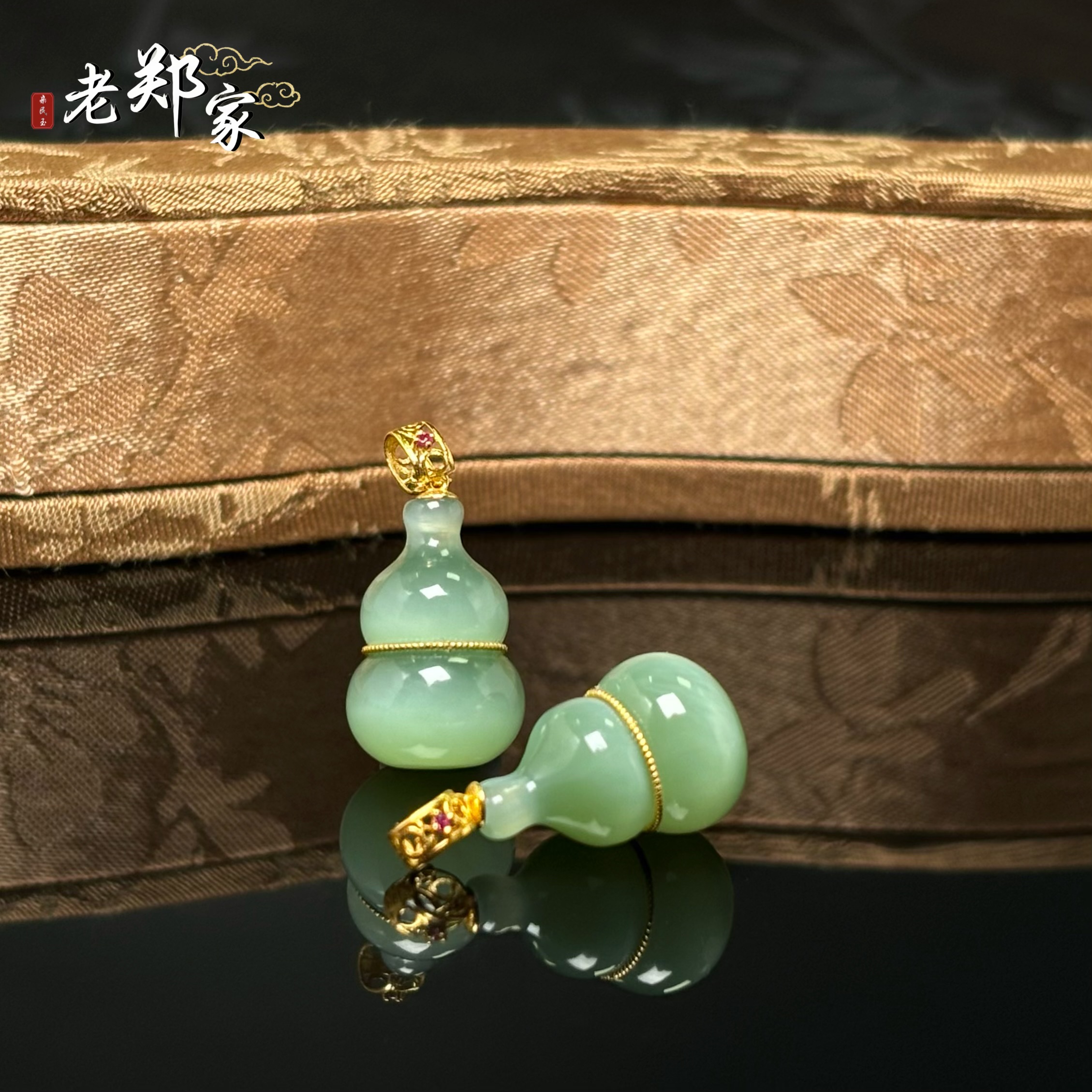 【老郑家】18k金镶和田玉葫芦吊坠3188 多样性发1件 约16*10mm