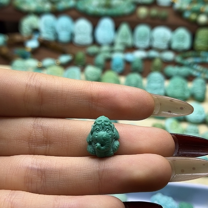 绿松石未镶嵌颈饰