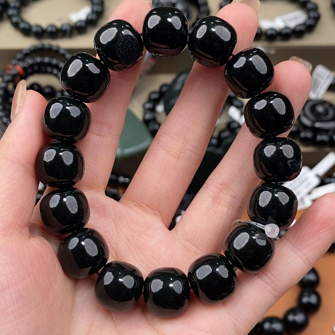 铁***情和田玉未镶嵌手链