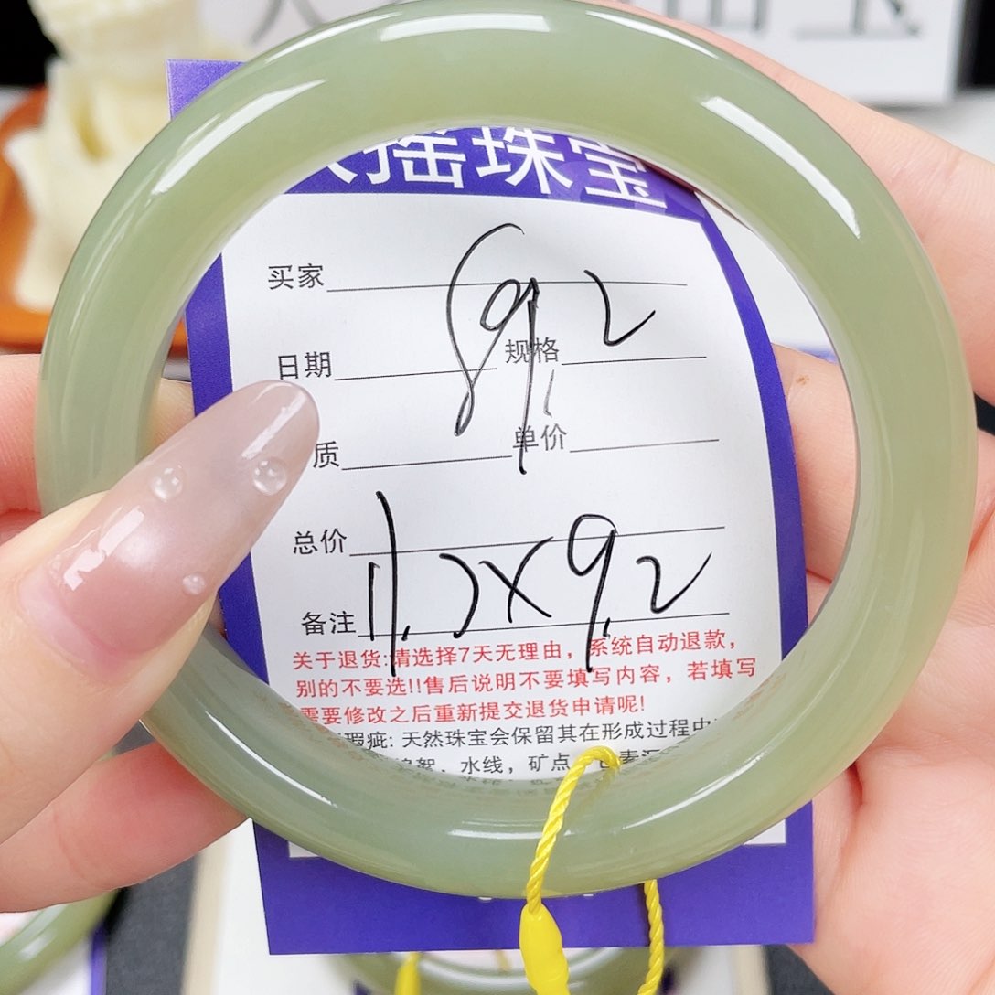 和田玉手镯未镶嵌