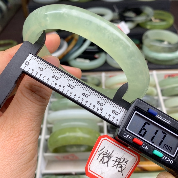 蛇纹石玉未镶嵌手镯494