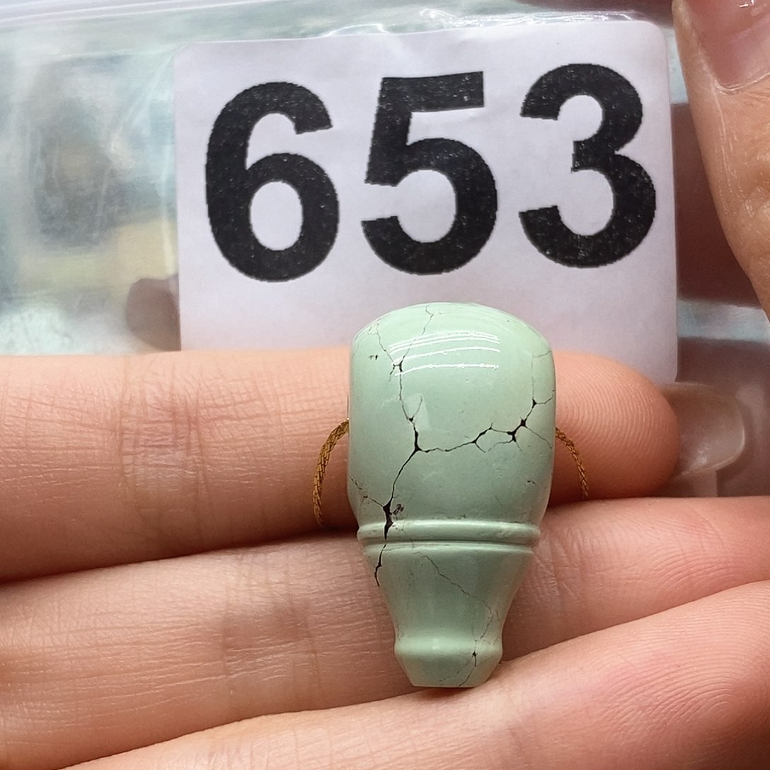 绿松石未镶嵌颈饰